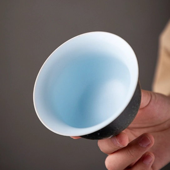 side view of 120ml midnight gradient porcelain gaiwan on saucer