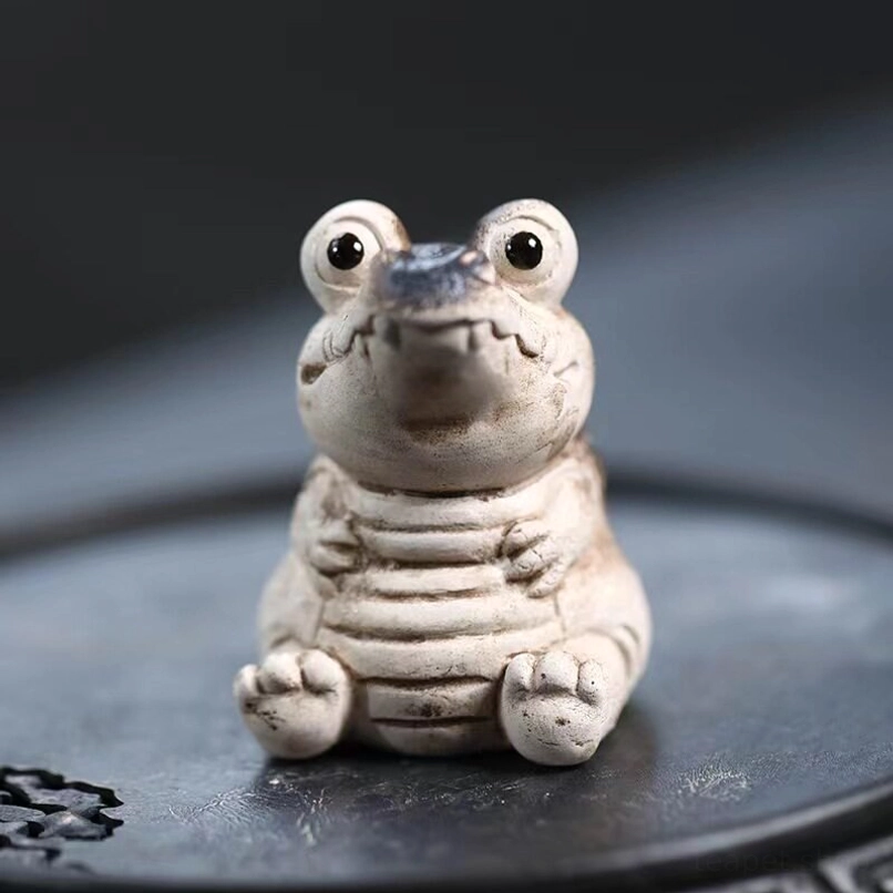 back view of handmade ceramic crocodile tea pet