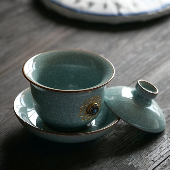 gold lotus motif on 160ml traditional Chinese ceramic gaiwan