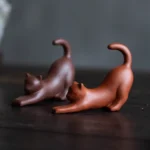 Handcrafted brown stretching cat clay tea pet main view on wooden Gongfu tea tray