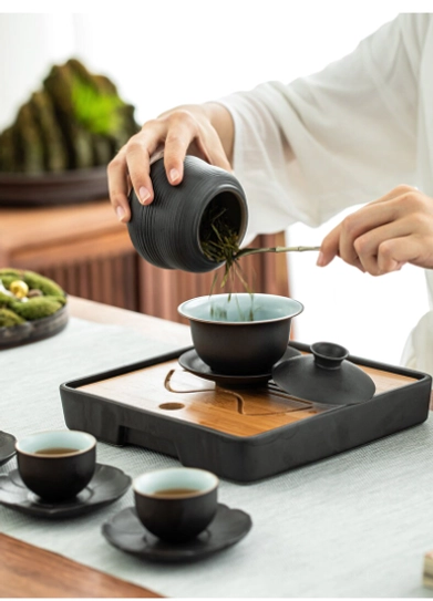 Close up of lid knob on 130ml Jingdezhen porcelain gaiwan