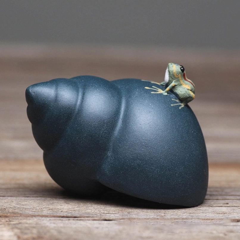 Matte Dark Blue Shell with Yellow-Footed Frog water-spraying tea pet variant