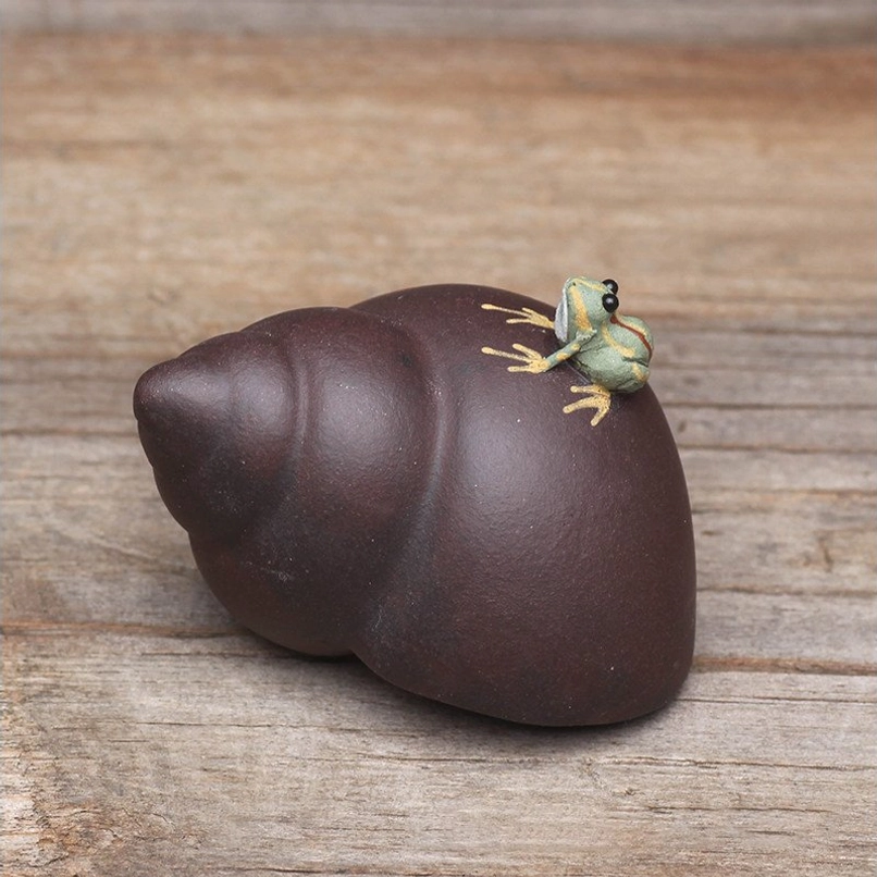 Matte Dark Brown Shell with Yellow-Footed Frog water-spraying tea pet variant