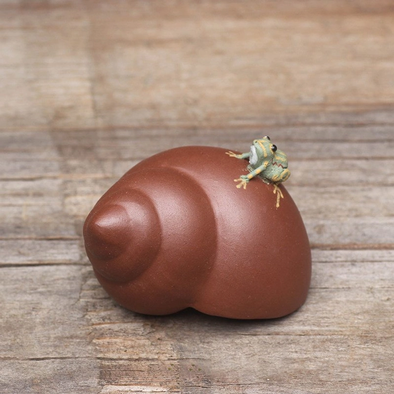 Matte Reddish Brown Shell with Yellow-Footed Frog water-spraying tea pet variant