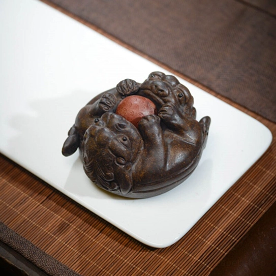 bottom view of zisha pixiu tea pet showing hand-carved base marking